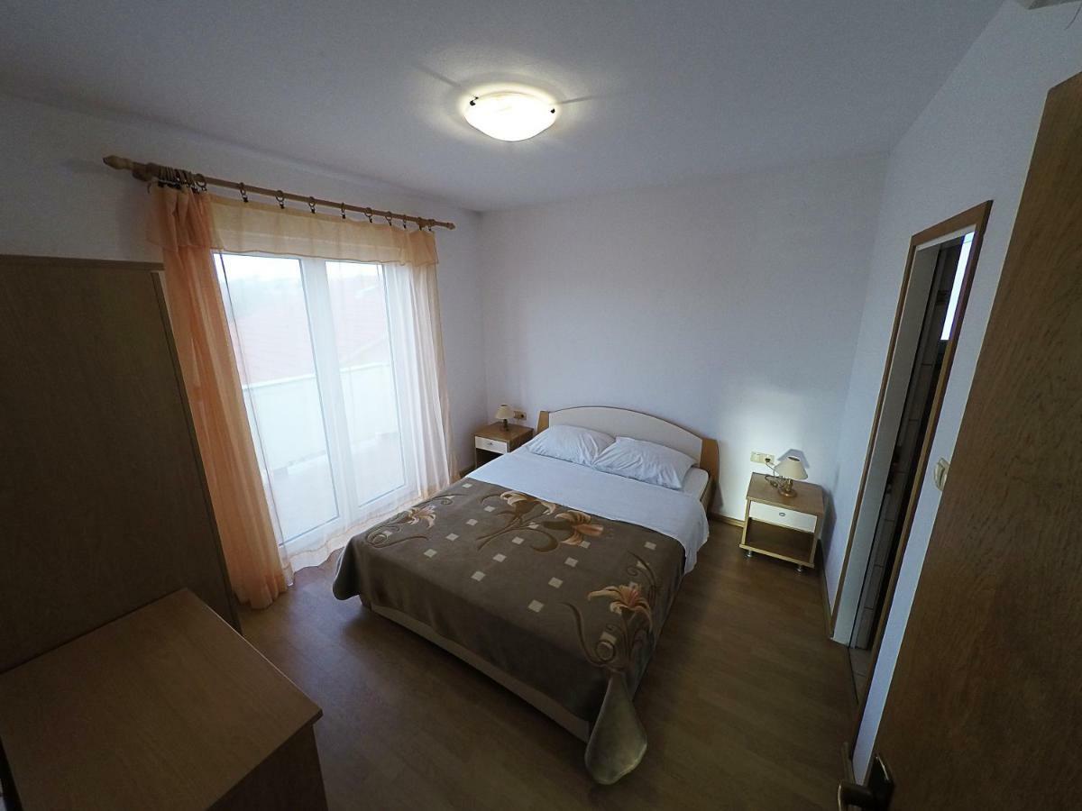 Apartments Piculjan Lopar Ngoại thất bức ảnh