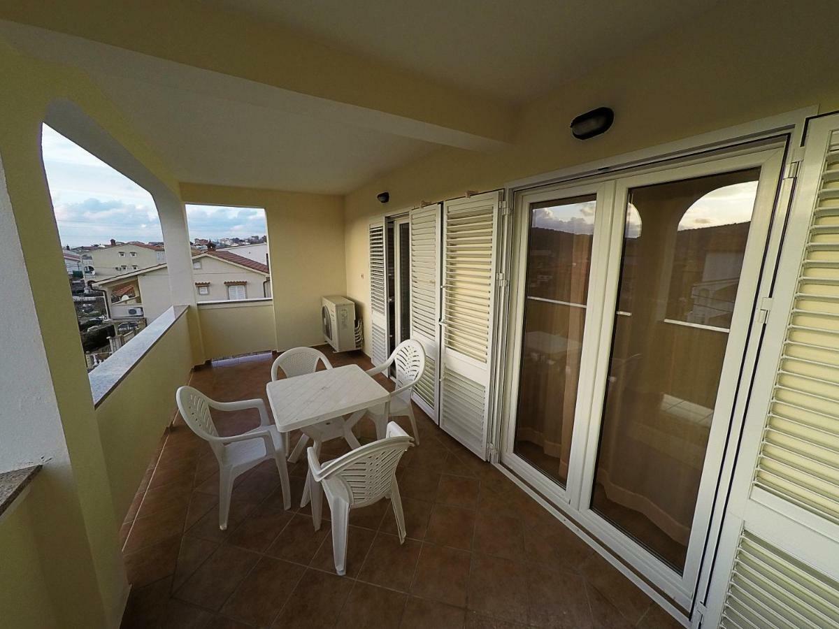 Apartments Piculjan Lopar Ngoại thất bức ảnh
