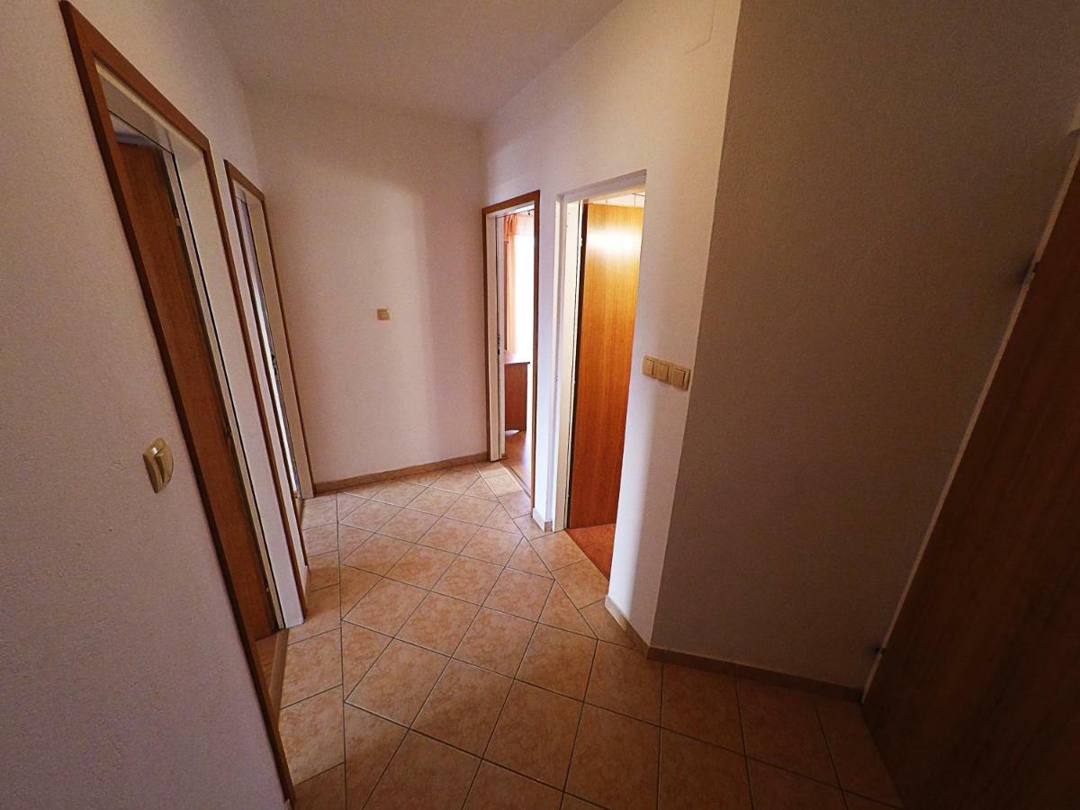 Apartments Piculjan Lopar Ngoại thất bức ảnh